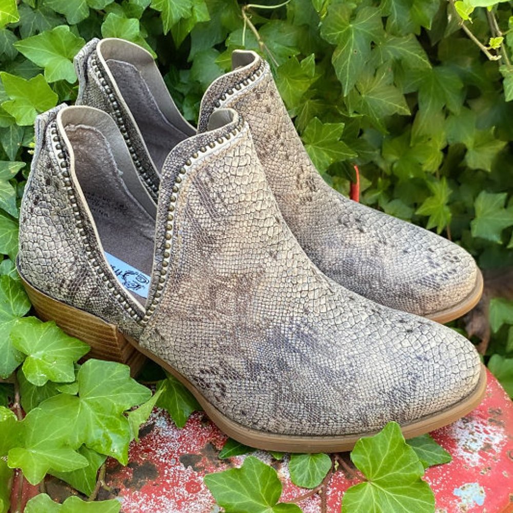 🆕 Very G Cream Marlene 2 Python Print Ankle Boots. 10. Like New!🔥 - Picture 2 of 10
